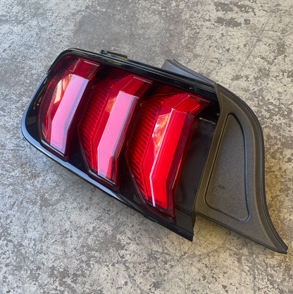 +2018 Mustang Taillights Ford Mustang 2.3L/3.7L/5.0L (OPEN BOX)
