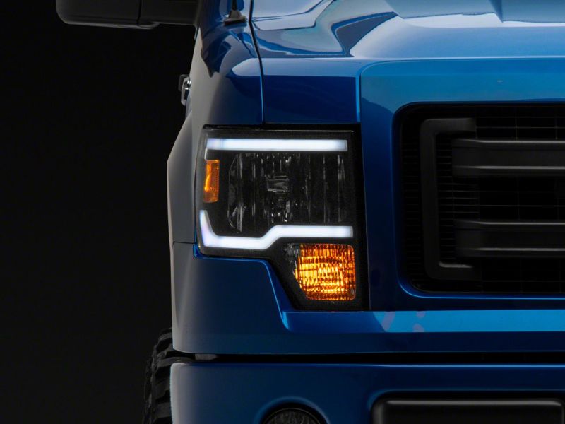 Raxiom 09-14 Ford F-150 Axial Series Faro con barra LED SEQL - Carcasa negra (lente transparente)