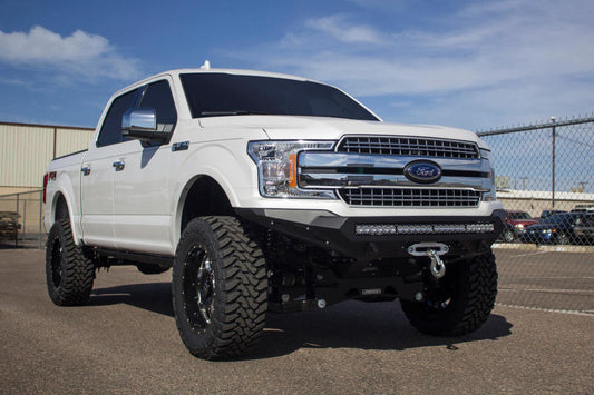 Addictive Desert Designs Parachoques delantero Ford F-150 Stealth Fighter 2018 con soporte de cabrestante