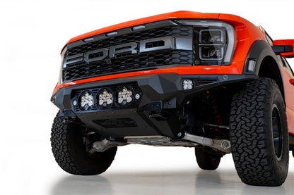 Addictive Desert Designs Parachoques delantero Ford Raptor Bomber 2021+ con 3 soportes de luz Baja Designs LP6