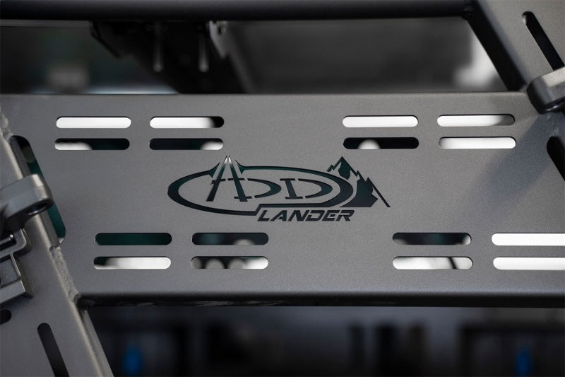 Addictive Desert Designs 2015+ Ford F-150 Overlander Chase Rack con tercera luz de freno - Hammer Black