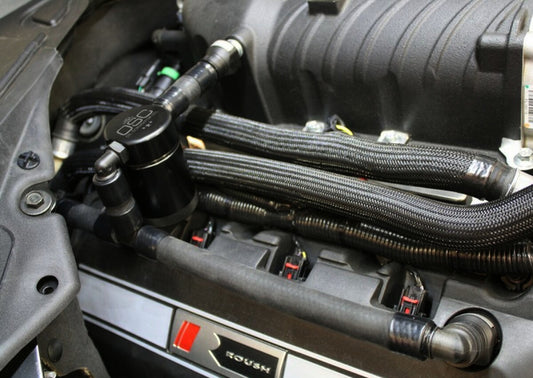 J&amp;L 11-17 Ford Mustang GT (w/Roush/VMP S/C) Separador de aceite del lado del pasajero 3.0 - Negro anodizado