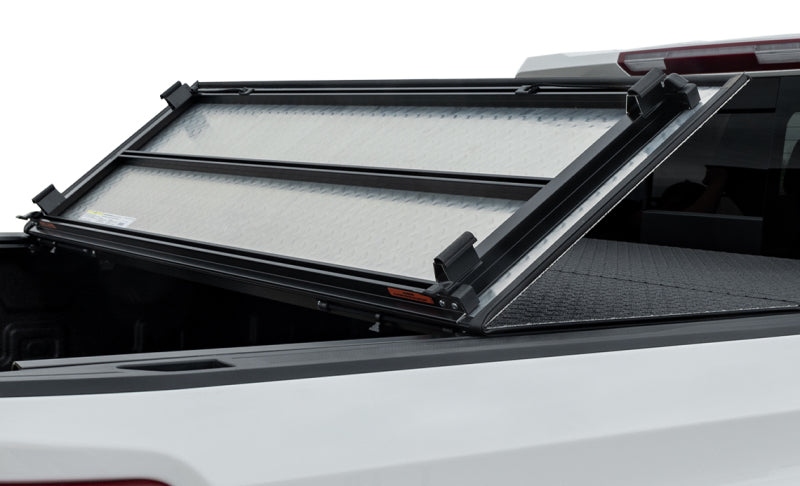 Access LOMAX Pro Series Cubierta triple plegable 04-18 Ford F-150 5 pies 6 pulgadas Cama corta Black Diamond Mist