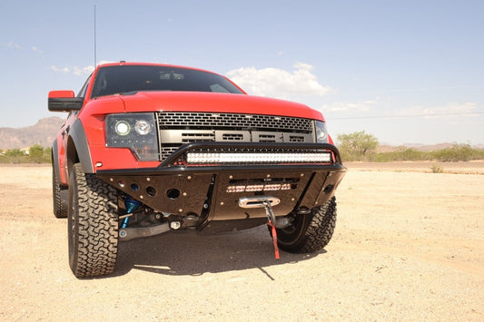 Addictive Desert Designs 10-14 Ford F-150 Raptor Stealth Parachoques delantero con soporte de cabrestante