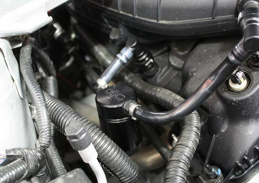 J&amp;L 11-17 Ford Mustang V6 Separador de aceite del lado del pasajero 3.0 - Negro anodizado