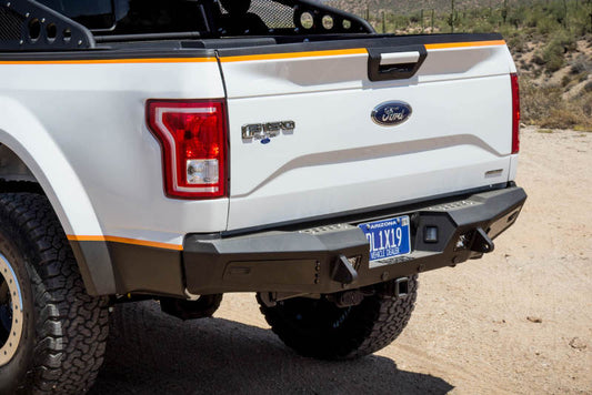 Addictive Desert Designs Parachoques trasero Ford F-150 HoneyBadger 15-18 con recortes para sensor de respaldo