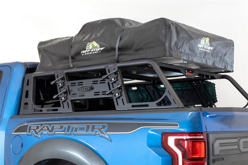 Addictive Desert Designs 2015+ Ford F-150 Overlander Chase Rack con tercera luz de freno - Hammer Black