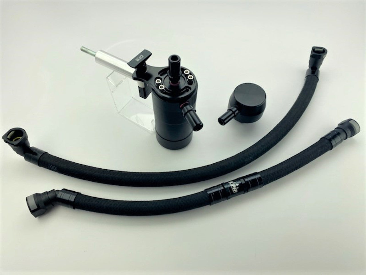 UPR 2020-2022 GT500 Válvula única de aceite Plug N Play Lata de captura negra con separador lateral limpio