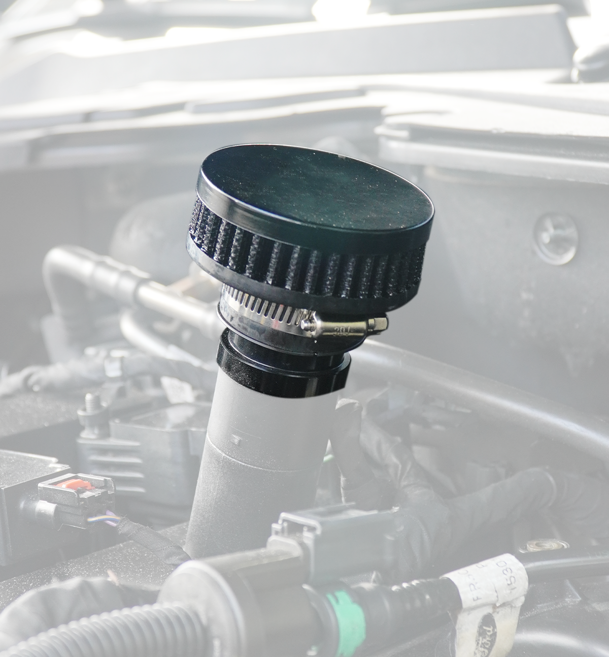 UPR Products Ford Mustang Ecoboost Kit de ventilación del cárter unidireccional Billet con deflectores