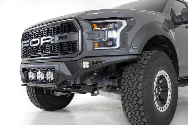 Addictive Desert Designs 17-20 Ford Raptor F-150 Bomber Parachoques delantero