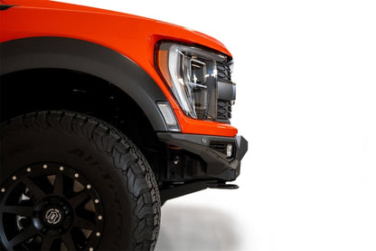 Addictive Desert Designs Parachoques delantero Ford Raptor Bomber 2021+ con 3 soportes de luz Baja Designs LP6