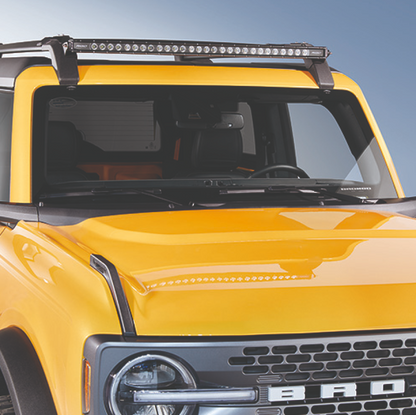 Luz todoterreno montada en portaequipajes Ford Racing Bronco